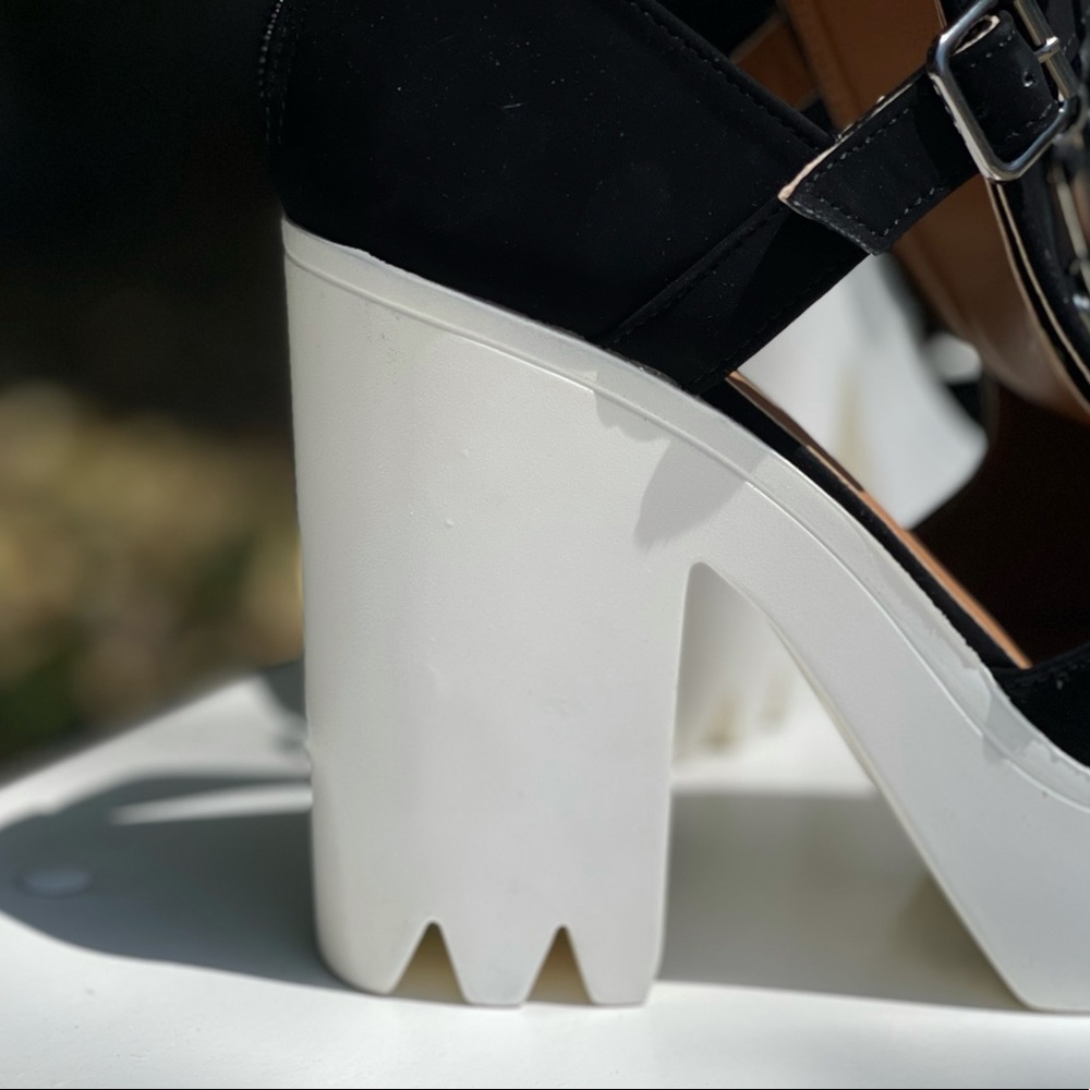Qupid CRANK Black Lace Up Lug Sole Ultra Platform Bootie Heel Sandals - Picture 7 of 11